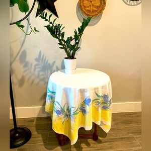 Vintage 4”/3.8” Table Cloth 🍃🌼🍃 Beautiful!